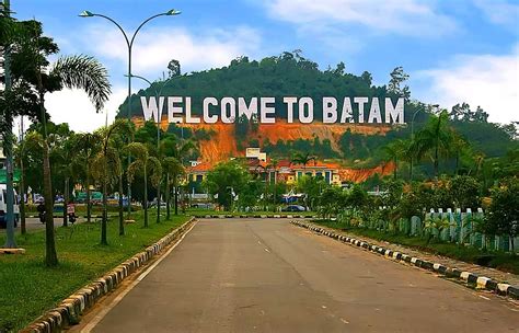 Batam (باتام) .